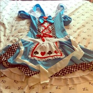 Alice in wonderland Halloween costume